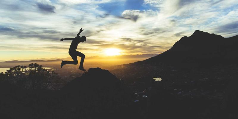 智能珠宝新趋势：科技与时尚结合的可穿戴设备如何重塑珠宝在线商城