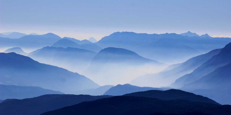 维多利亚时期古董珠宝：在蒸汽波美学与现代在线商城中重焕光彩