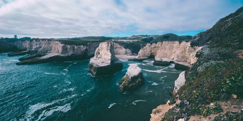蒸汽波美学与宝石科学：如何根据脸型肤色挑选完美钻石形状