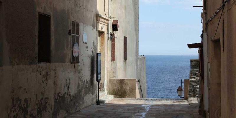 在线商城新趋势：手镯与腕表融合的高级珠宝首饰如何成为投资新宠