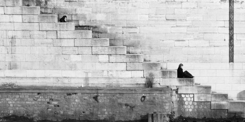 在线商城选购的宝石与钻石：珍珠养护科学，避免发黄磨损的日常秘诀