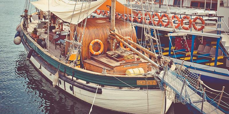 婚礼珠宝文化考：从全球新娘头饰与项链传统，到在线商城钻石手镯选购指南