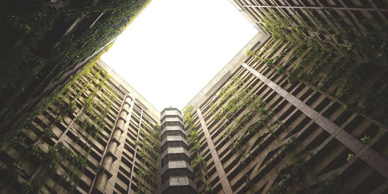 当传奇宝石遇见千年文明：Tiffany、Chaumet与卢浮宫、V&A博物馆的珠宝史诗