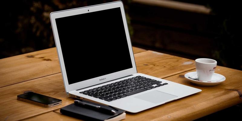 珠宝28：蒸汽波美学如何重塑当代首饰与项链设计潮流