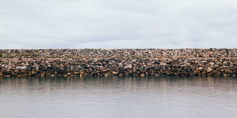 穿越时空的璀璨：从文艺复兴到装饰艺术的博物馆级珠宝赏析 | 珠宝资讯与蒸汽波美学