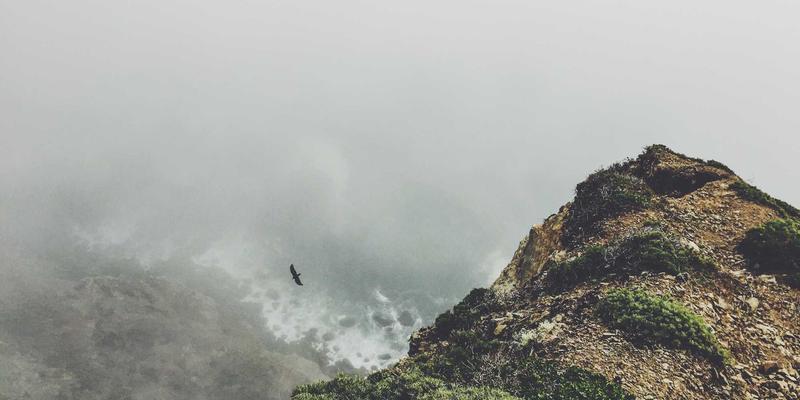 艺术装饰风格珠宝复兴：几何图形与鲜艳珐琅手镯的现代诠释 | 珠宝资讯