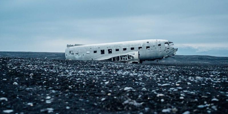 蒸汽波美学与硬核投资：如何选择具有保值潜力的宝石戒指