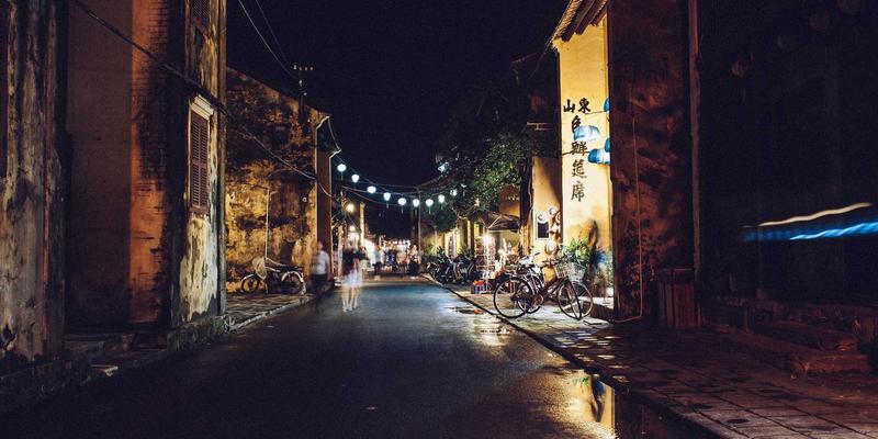 钻石与永恒之约：探索全球婚戒与耳环背后的文化密码